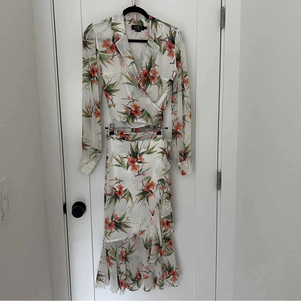 Patbo Floral Print Ruffle Wrap Set